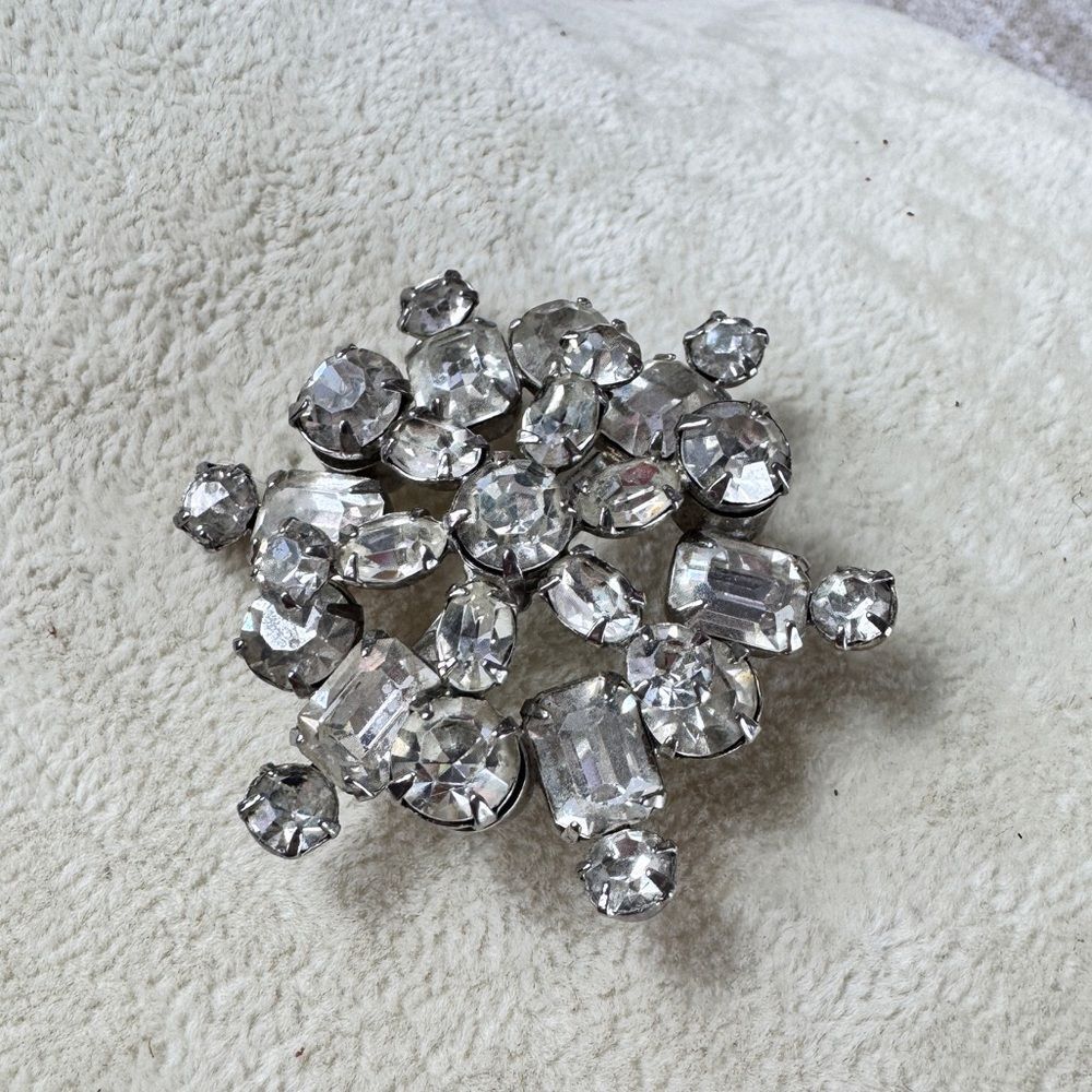 Sparkling Glass Stones Silver Rhinestone Brooch